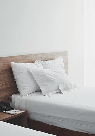 スタンダードルームのデスク